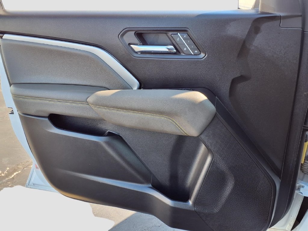 Used 2025 Chevrolet Colorado ZR2 w/ Technology Package AWD/4WD image 23
