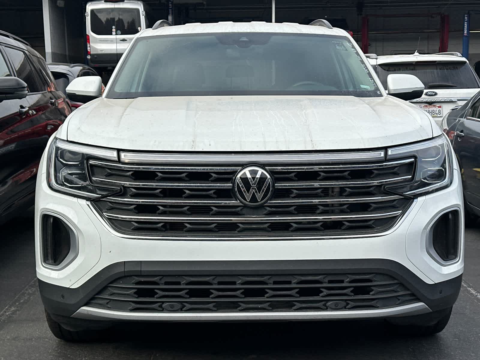 Used 2025 Volkswagen Atlas SE FWD image 2