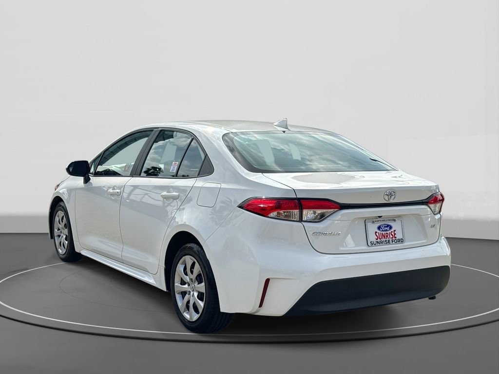 Used 2023 Toyota Corolla LE image 2