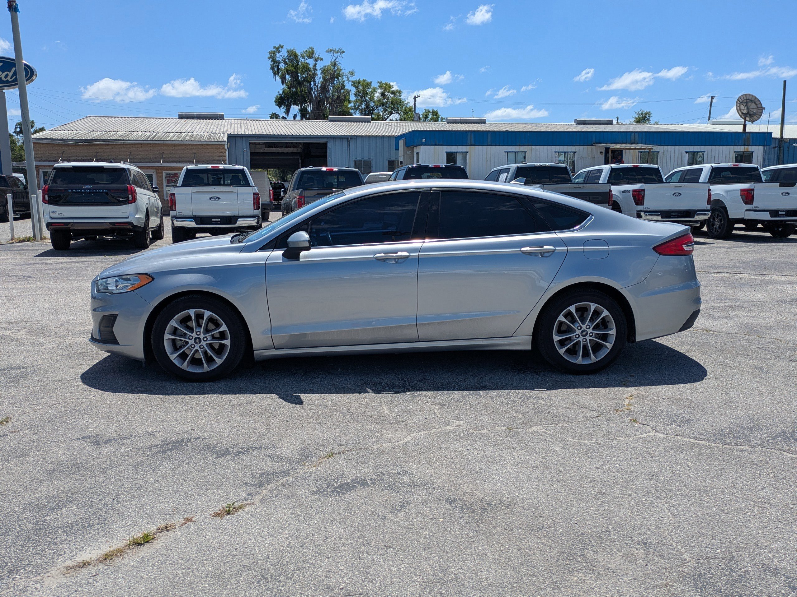 Certified 2020 Ford Fusion SE FWD image 2