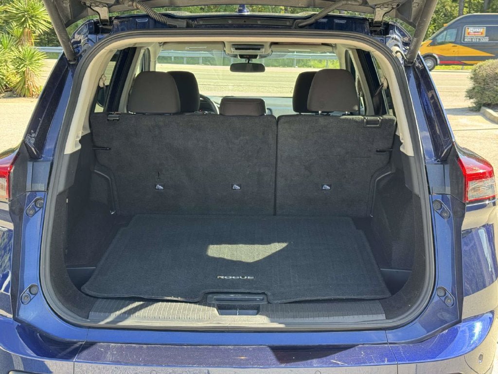 Used 2025 Nissan Rogue SV FWD image 17