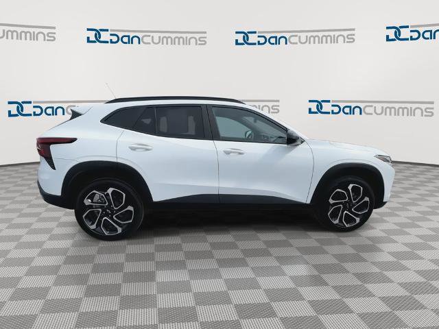 Used 2025 Chevrolet Trax RS w/ Sunroof Package image 7