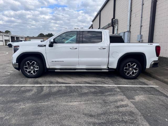 Used 2023 GMC Sierra 1500 SLT w/ SLT Premium Plus Package AWD/4WD image 4
