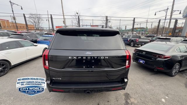 Certified 2025 Ford Expedition Active AWD/4WD image 3