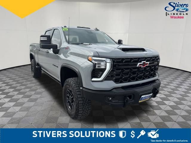 Used 2025 Chevrolet Silverado 2500 ZR2 w/ ZR2 Bison Edition AWD/4WD image 3