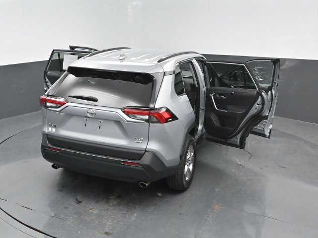 Used 2025 Toyota RAV4 XLE AWD/4WD image 26