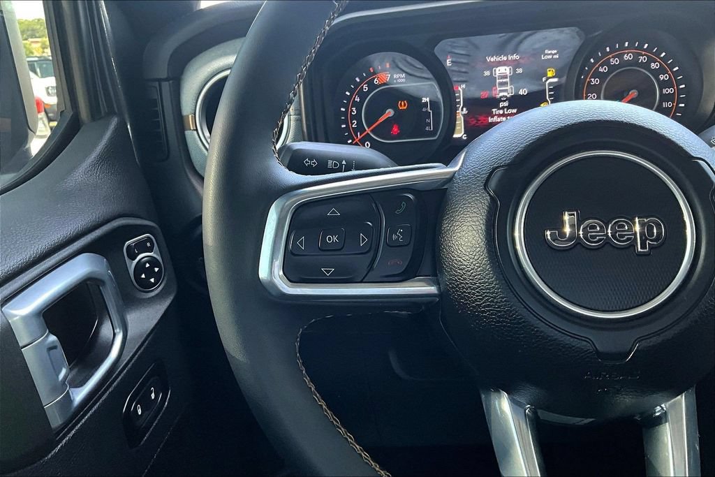Used 2024 Jeep Wrangler Unlimited Sahara w/ Technology Group AWD/4WD image 12
