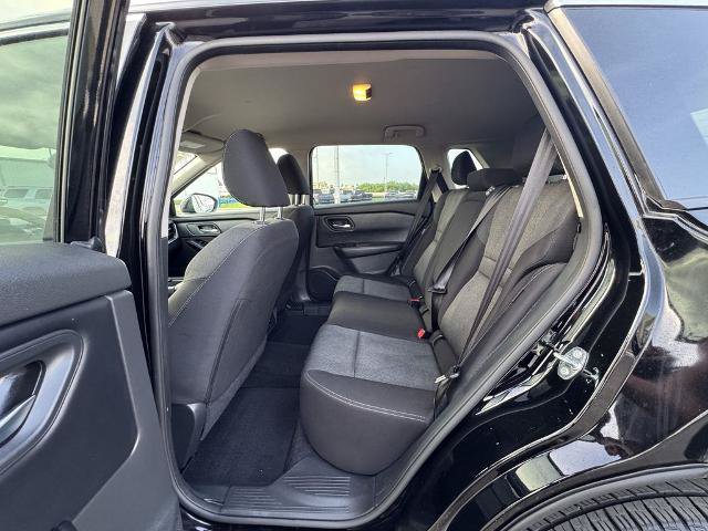 Used 2025 Nissan Rogue SV FWD image 15