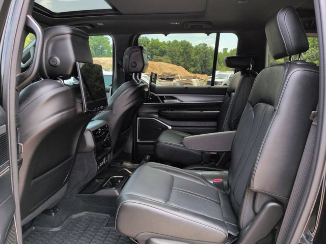 Used 2024 Jeep Wagoneer Series II w/ Convenience Group I AWD/4WD image 17