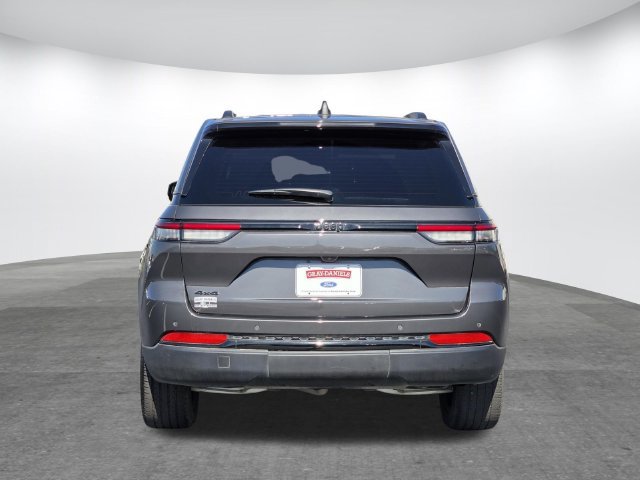 Used 2024 Jeep Grand Cherokee Altitude AWD/4WD image 5