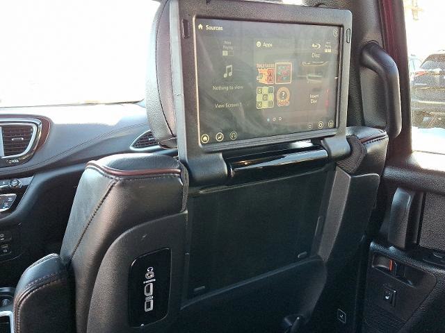 Used 2020 Chrysler Pacifica Limited image 11