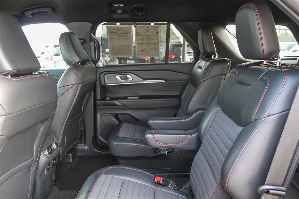 Certified 2025 Ford Explorer ST-Line w/ Premium Package image 24