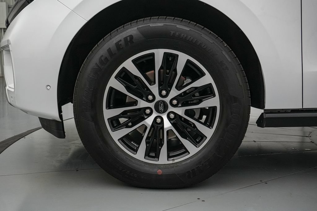 Certified 2025 Ford Expedition Platinum AWD/4WD image 10