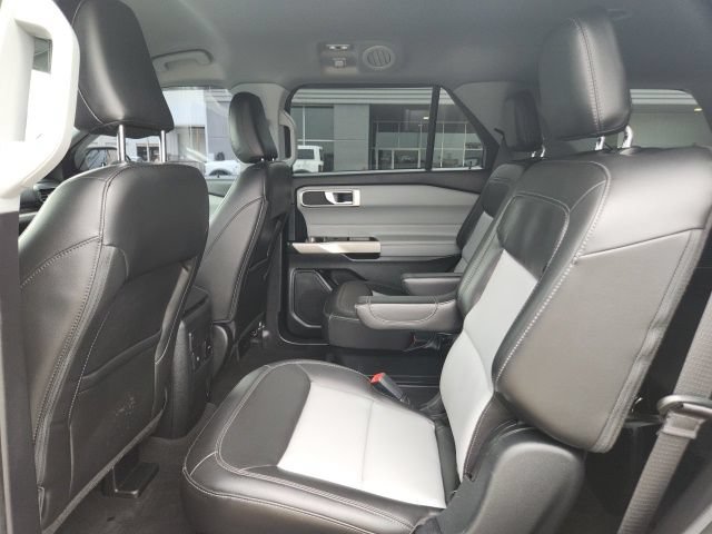 Certified 2022 Ford Explorer XLT w/ Equipment Group 202A AWD/4WD image 24