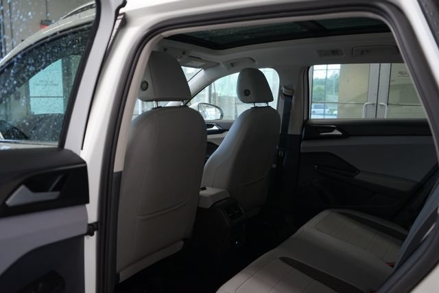 Used 2022 Volkswagen Taos SE w/ Panoramic Sunroof Package AWD/4WD image 28
