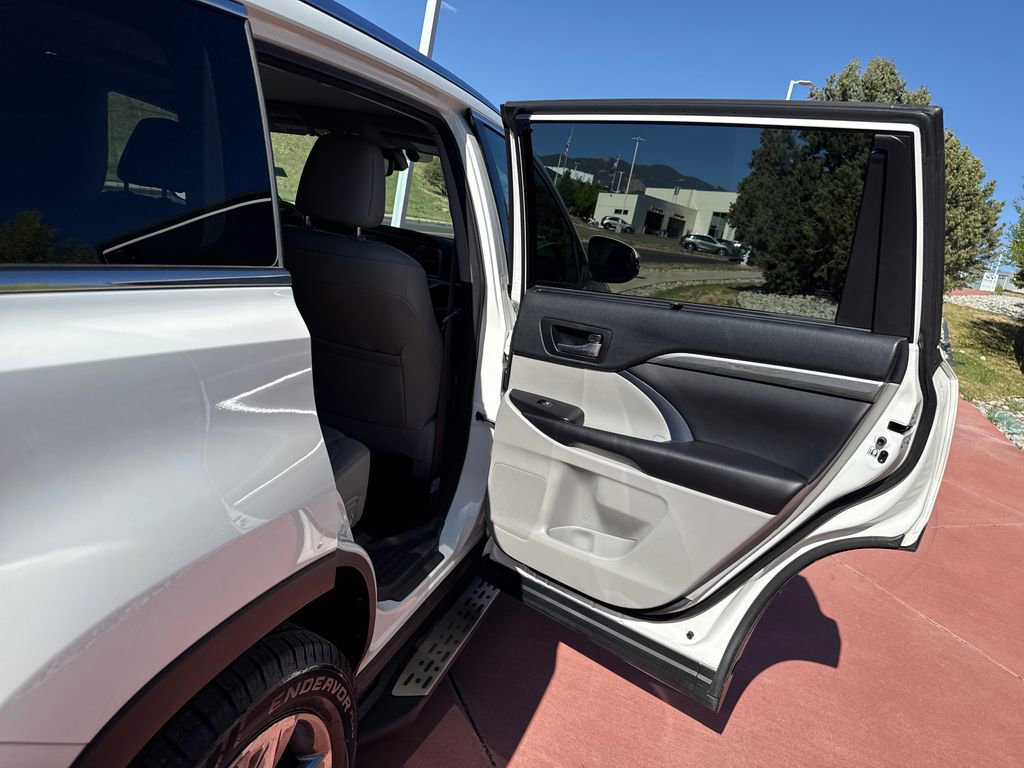 Used 2018 Toyota Highlander Limited Platinum AWD/4WD image 25