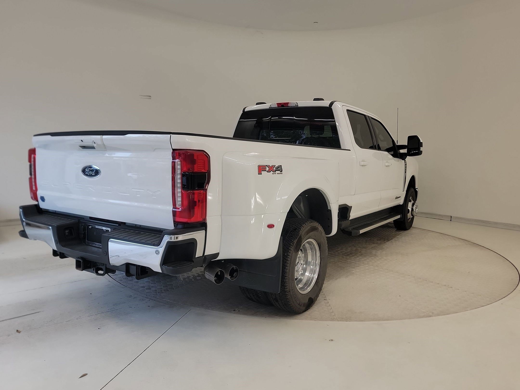 Certified 2023 Ford F350 Lariat image 5