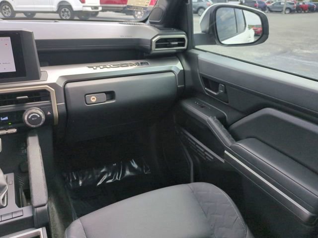 Used 2024 Toyota Tacoma SR5 w/ SR5 Upgrade Package AWD/4WD image 17