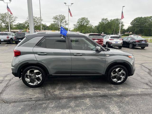 Used 2023 Hyundai Venue Limited FWD image 7