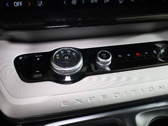 Certified 2025 Ford Expedition Active AWD/4WD image 19