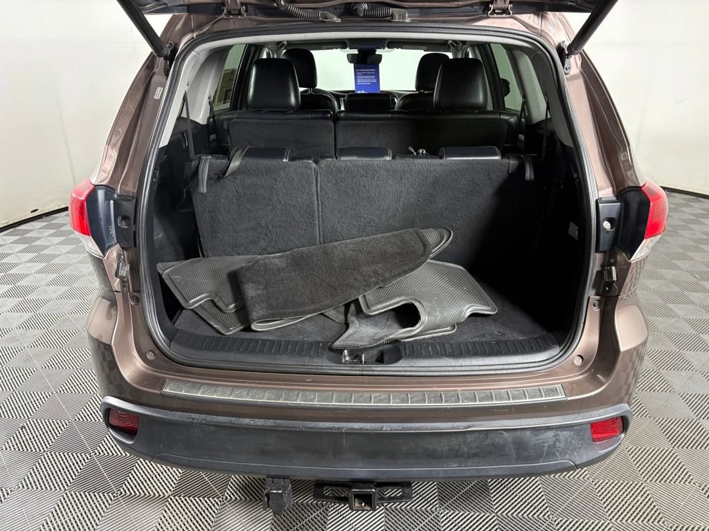 Used 2017 Toyota Highlander XLE image 32