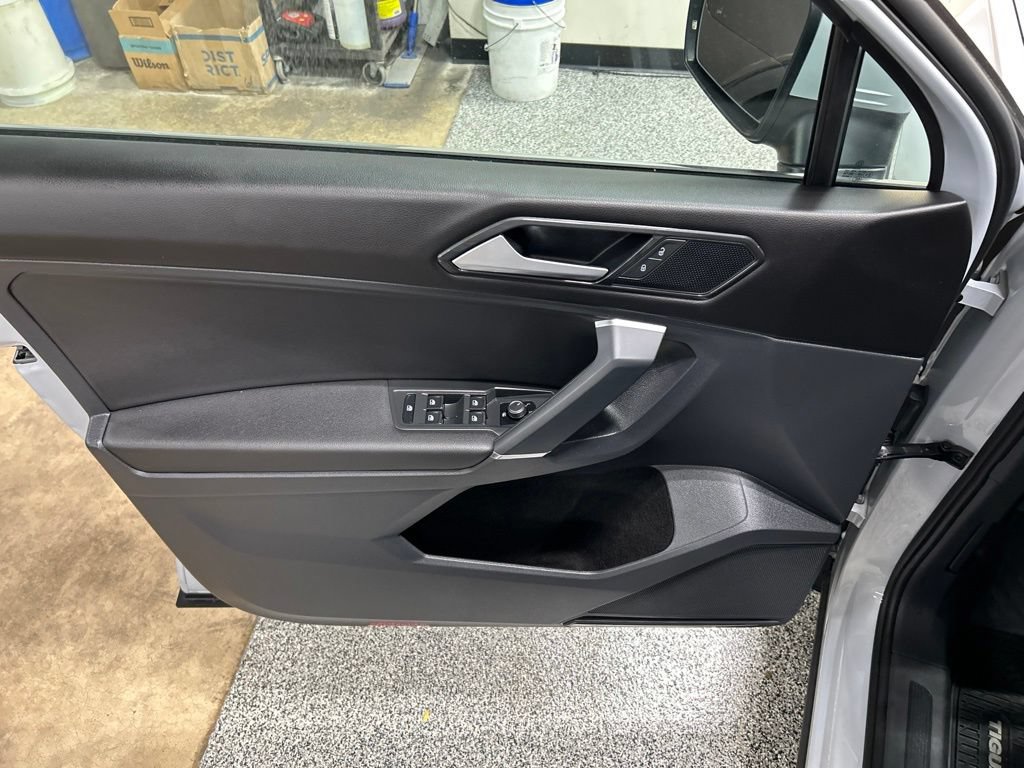 Used 2018 Volkswagen Tiguan SE w/ Panoramic Sunroof Package AWD/4WD image 15