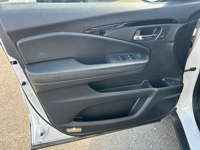 Used 2022 Honda Pilot Touring image 16