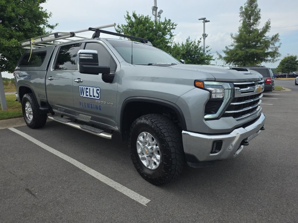 Used 2024 Chevrolet Silverado 2500 LTZ AWD/4WD image 3