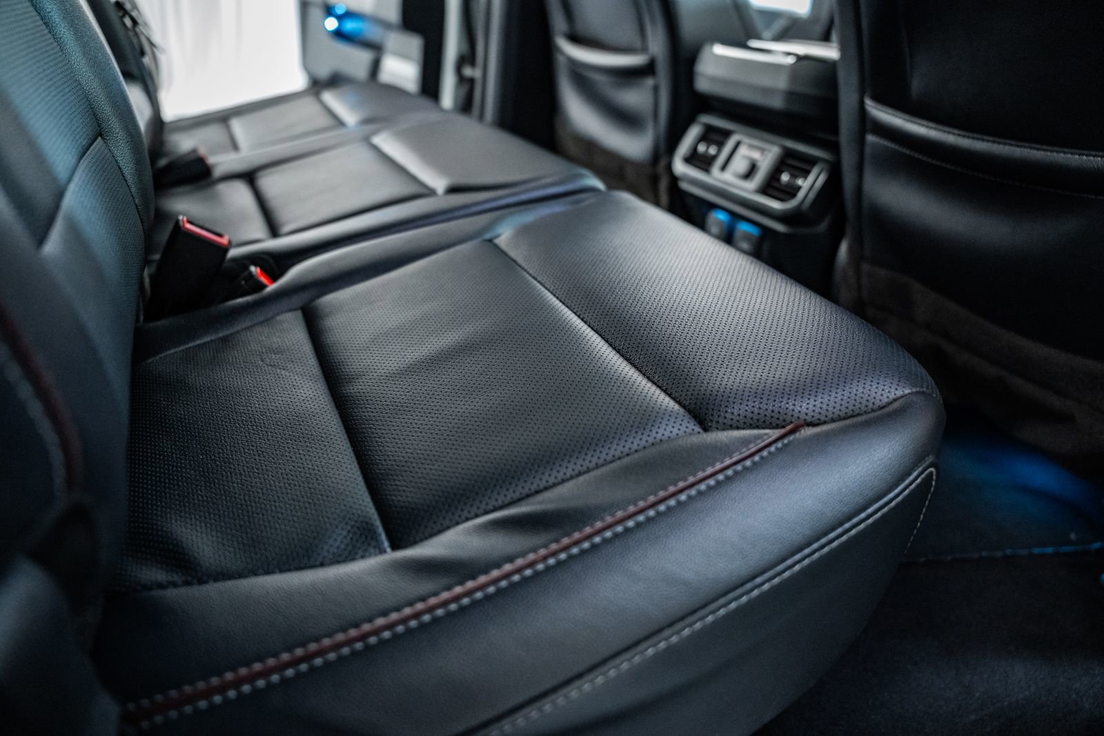 Certified 2023 Ford F150 Lariat w/ Equipment Group 502A High image 39