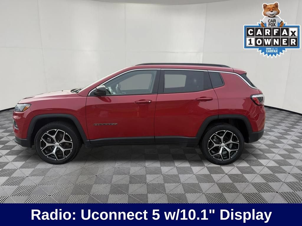 Used 2024 Jeep Compass Latitude AWD/4WD image 2