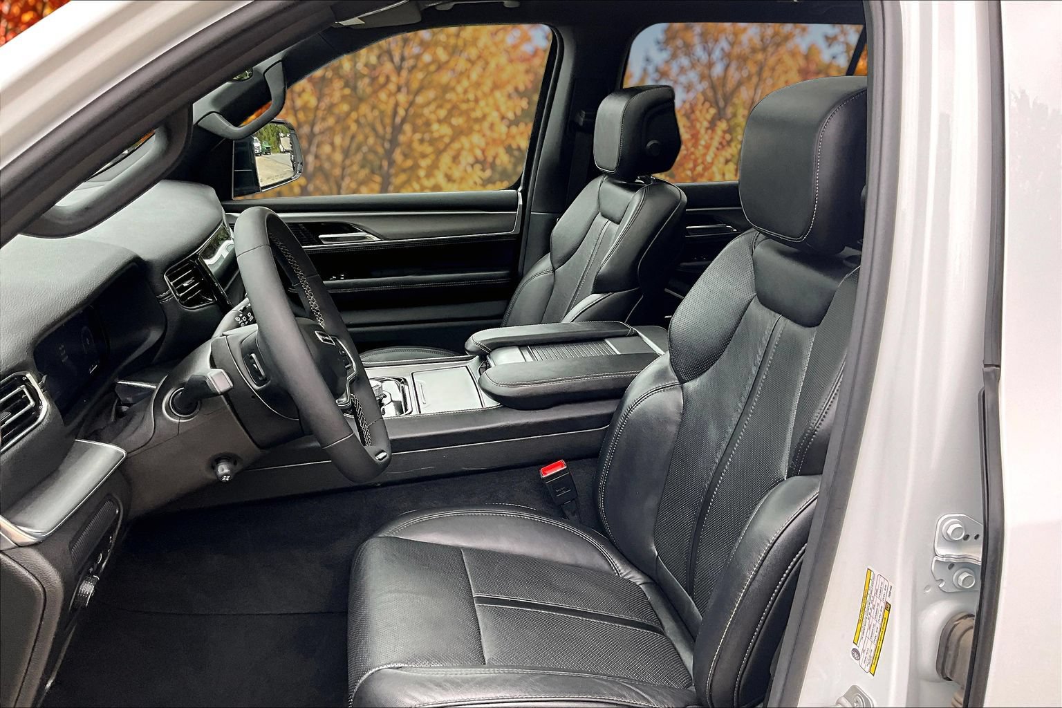 Used 2023 Jeep Wagoneer Series II AWD/4WD image 28
