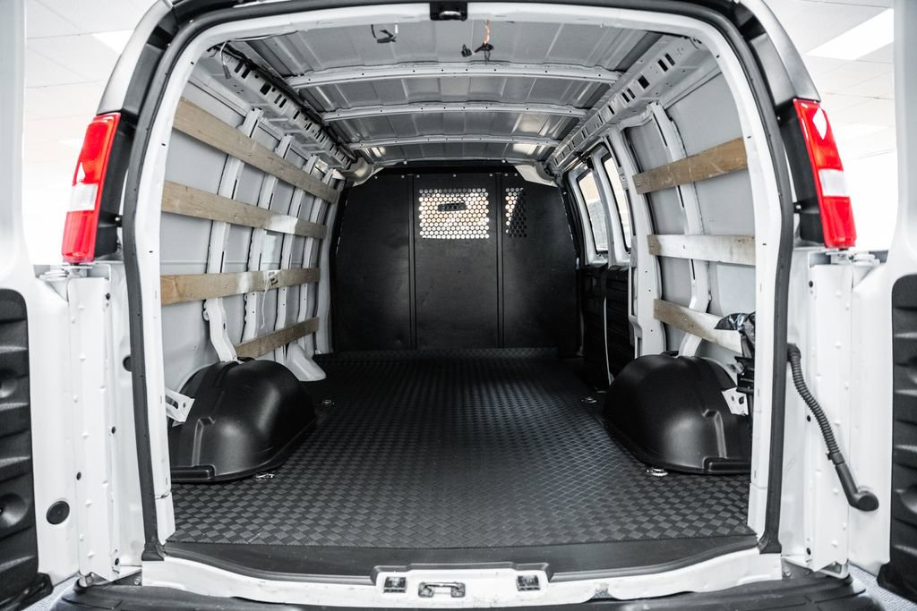 Used 2024 GMC Savana 2500 w/ Driver Convenience Package image 20