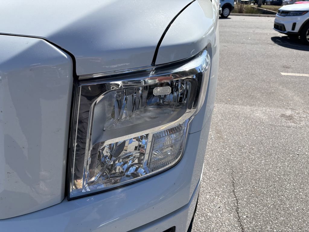 Used 2022 Nissan Titan SV image 12