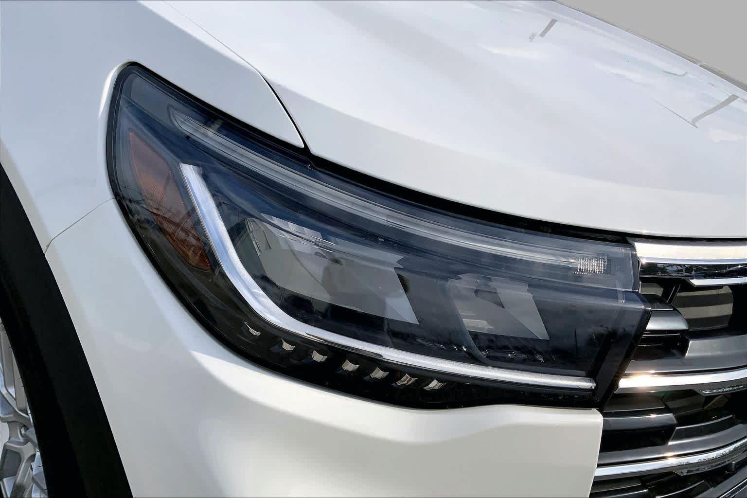 Certified 2025 Ford Explorer Active w/ Active Comfort Package RWD image 28