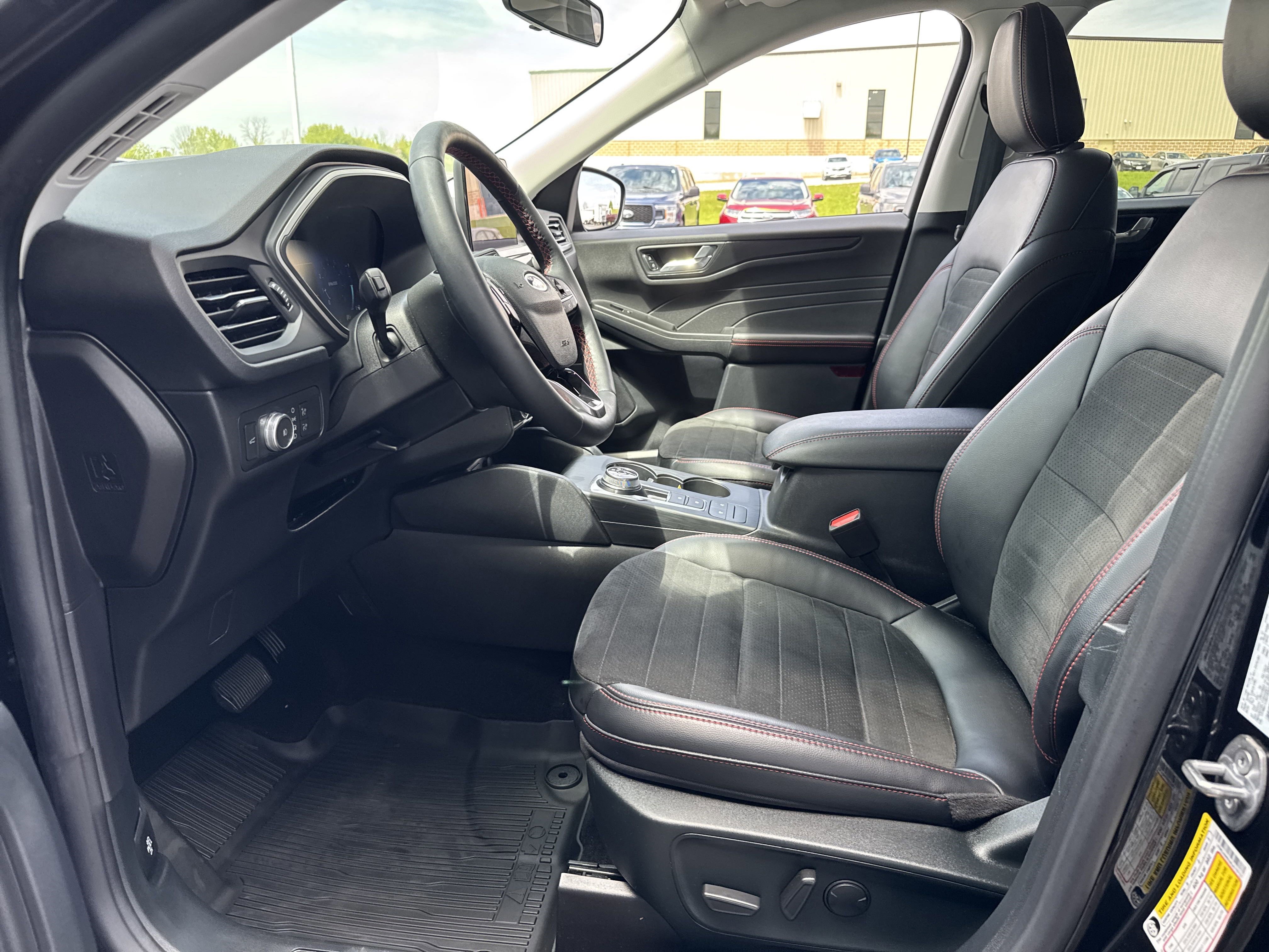 Certified 2022 Ford Escape SEL w/ SEL Stealth AWD Package image 19