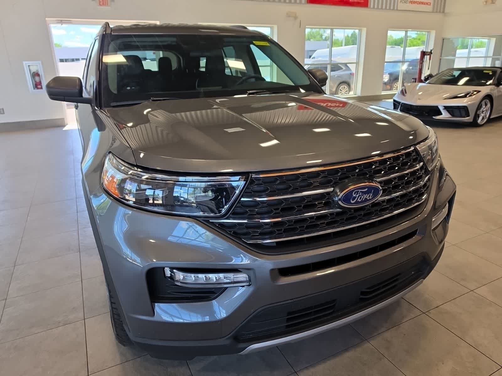 Certified 2022 Ford Explorer XLT w/ Equipment Group 202A AWD/4WD image 4