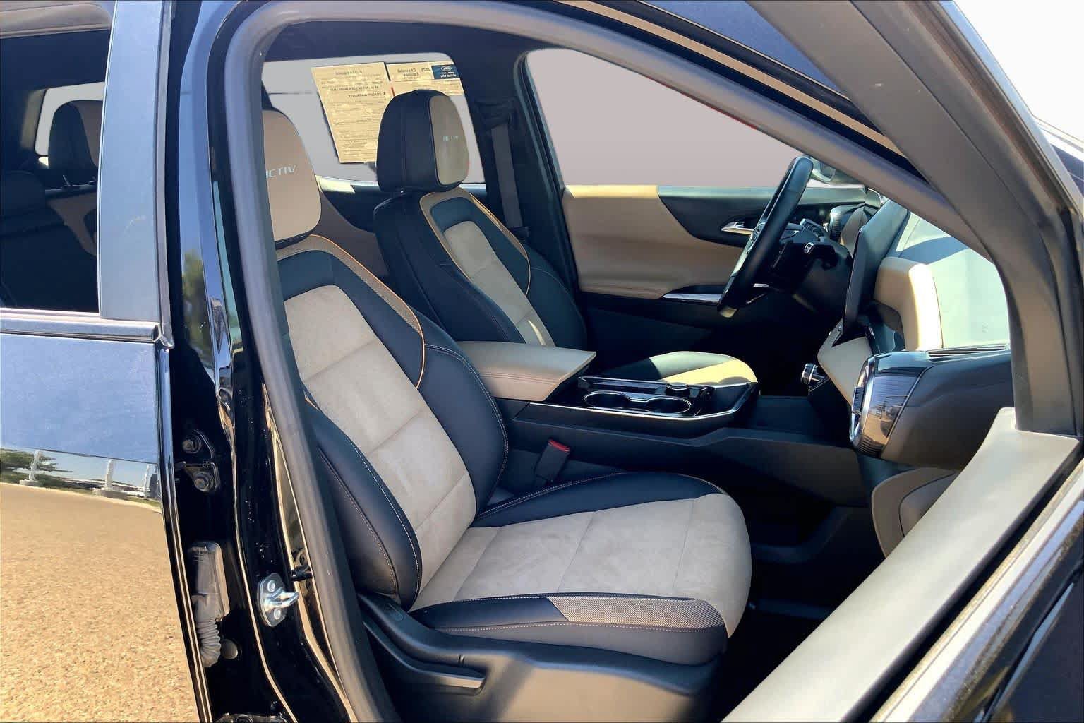 Used 2025 Chevrolet Equinox ACTIV FWD image 9