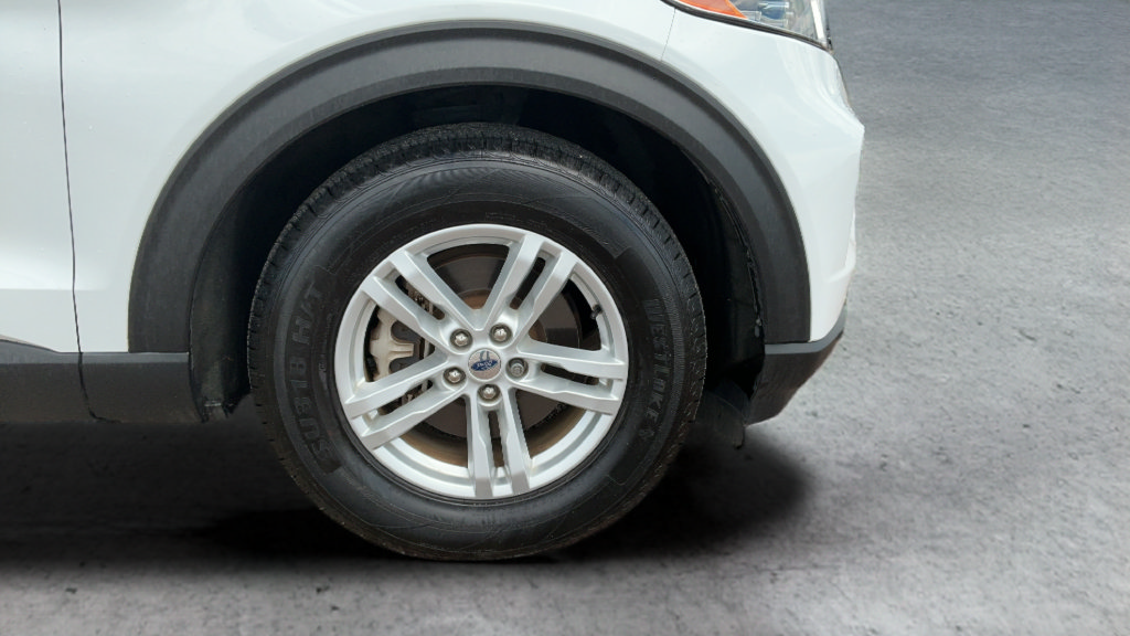 Certified 2021 Ford Explorer XLT RWD image 25