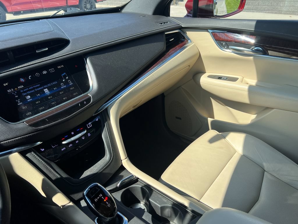 Used 2017 Cadillac XT5 Luxury w/ Driver Awareness Package AWD/4WD image 21