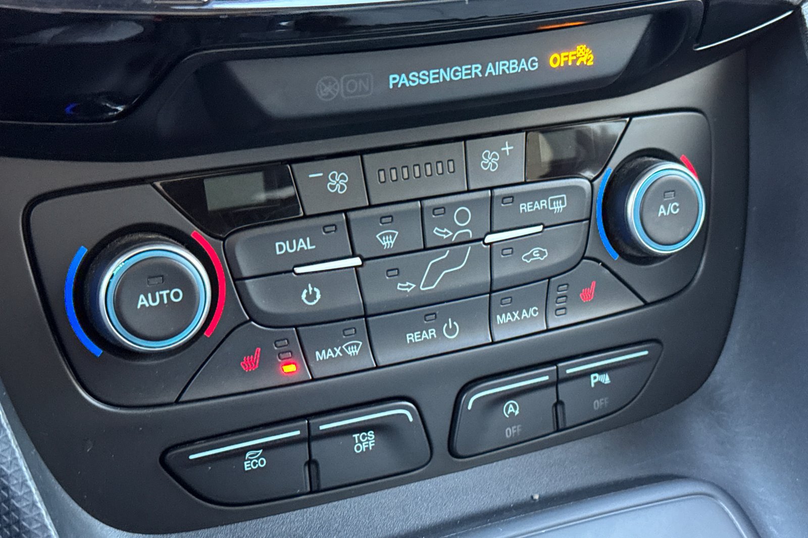 Certified 2023 Ford Transit Connect Titanium FWD image 26