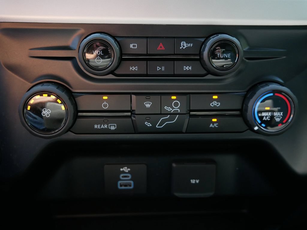 Certified 2025 Ford F350 XLT w/ 360-Degree Camera Package AWD/4WD image 23