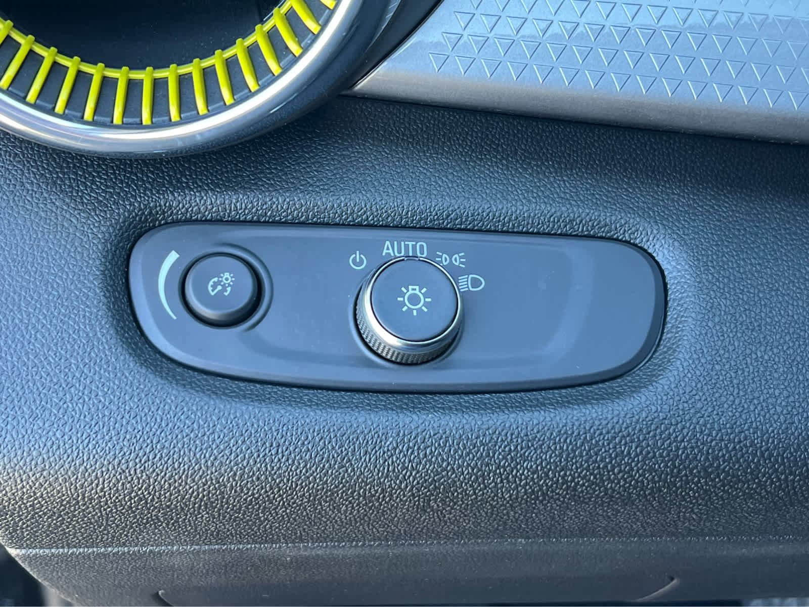 Used 2024 Chevrolet Trax LT w/ Driver Confidence Package image 30