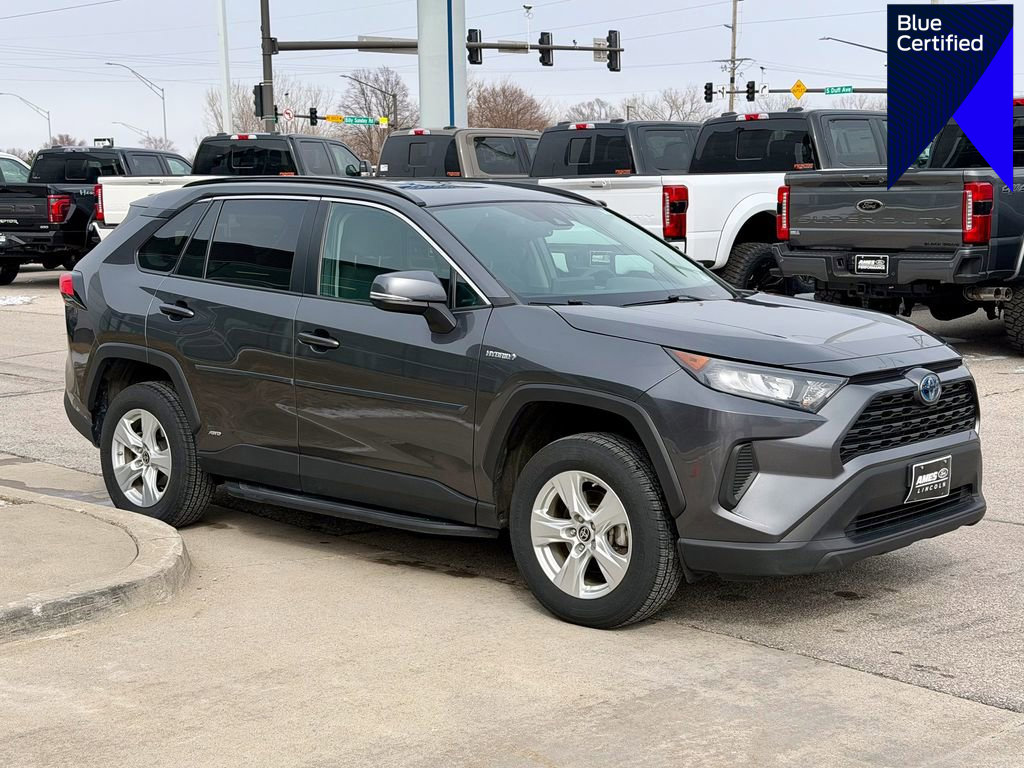 Used 2021 Toyota RAV4 LE image 1