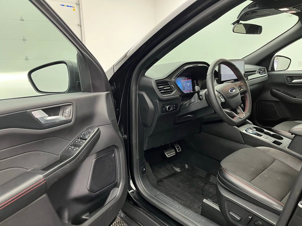 Certified 2023 Ford Escape ST-Line w/ Tech Pack #1 image 16
