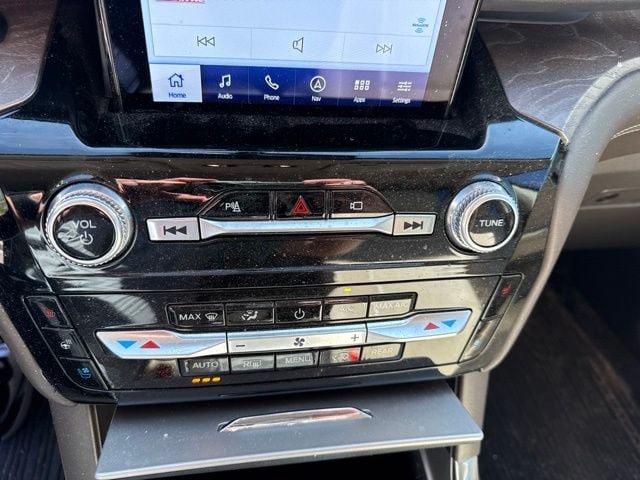 Certified 2023 Ford Explorer Platinum w/ Technology Package AWD/4WD image 30