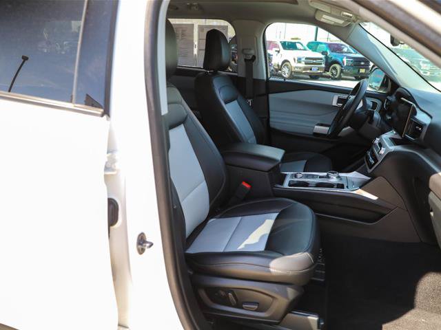 Certified 2024 Ford Explorer XLT w/ XLT Sport Appearance Package AWD/4WD image 32