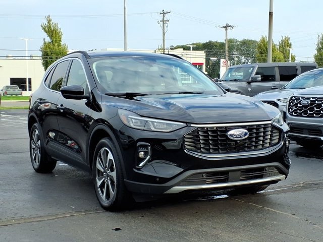 Certified 2023 Ford Escape Platinum AWD/4WD image 3