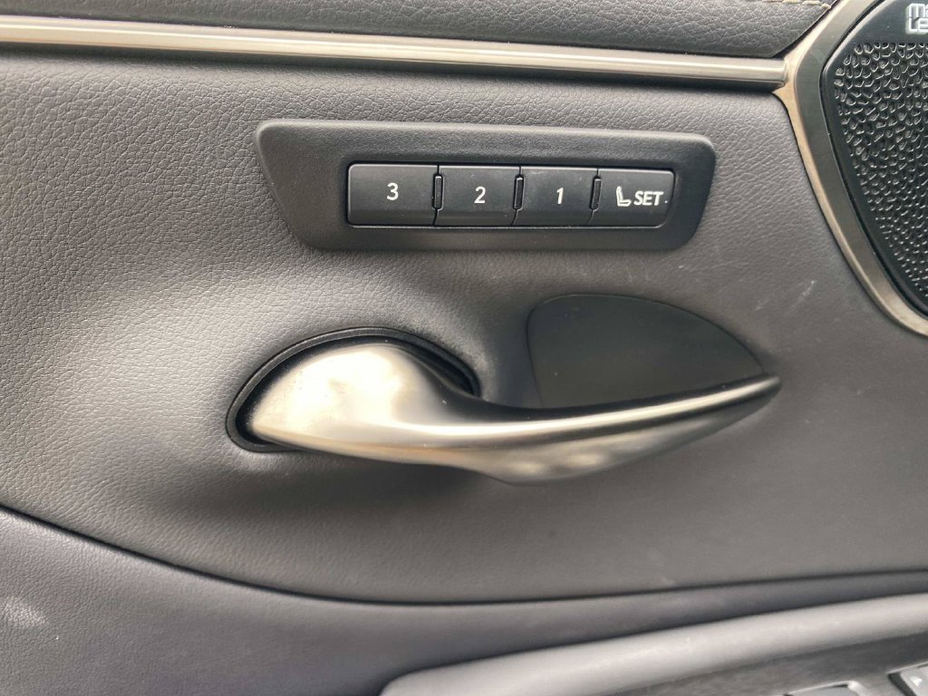 Used 2023 Lexus ES 350 F Sport w/ Accessory Package (Z2) FWD image 17