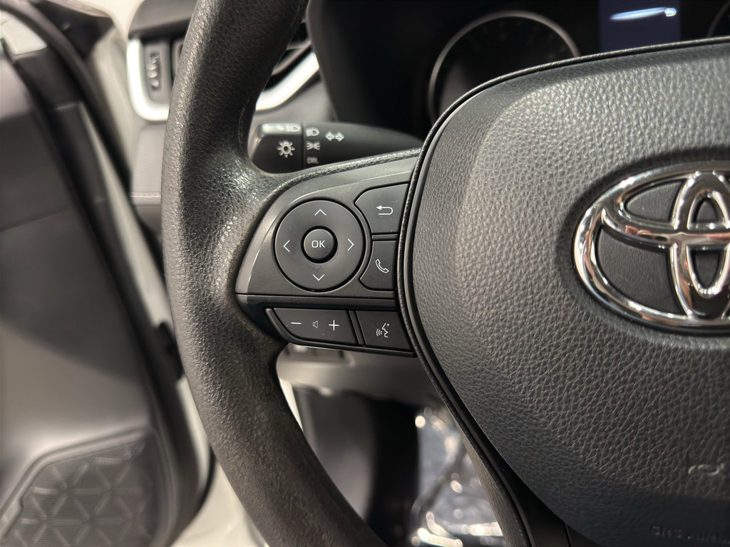 Used 2022 Toyota RAV4 LE image 12