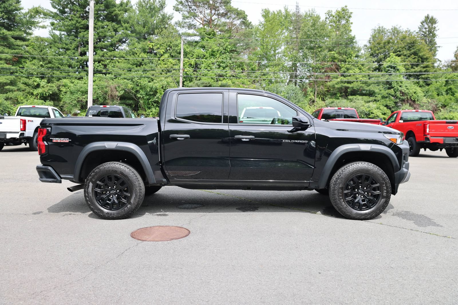 Used 2024 Chevrolet Colorado Trail Boss w/ Advanced Trailering Package AWD/4WD image 4